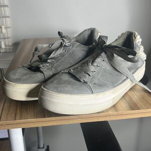 Steve Madden Women’s Size 9.5 Sage Green Dress up sneaker